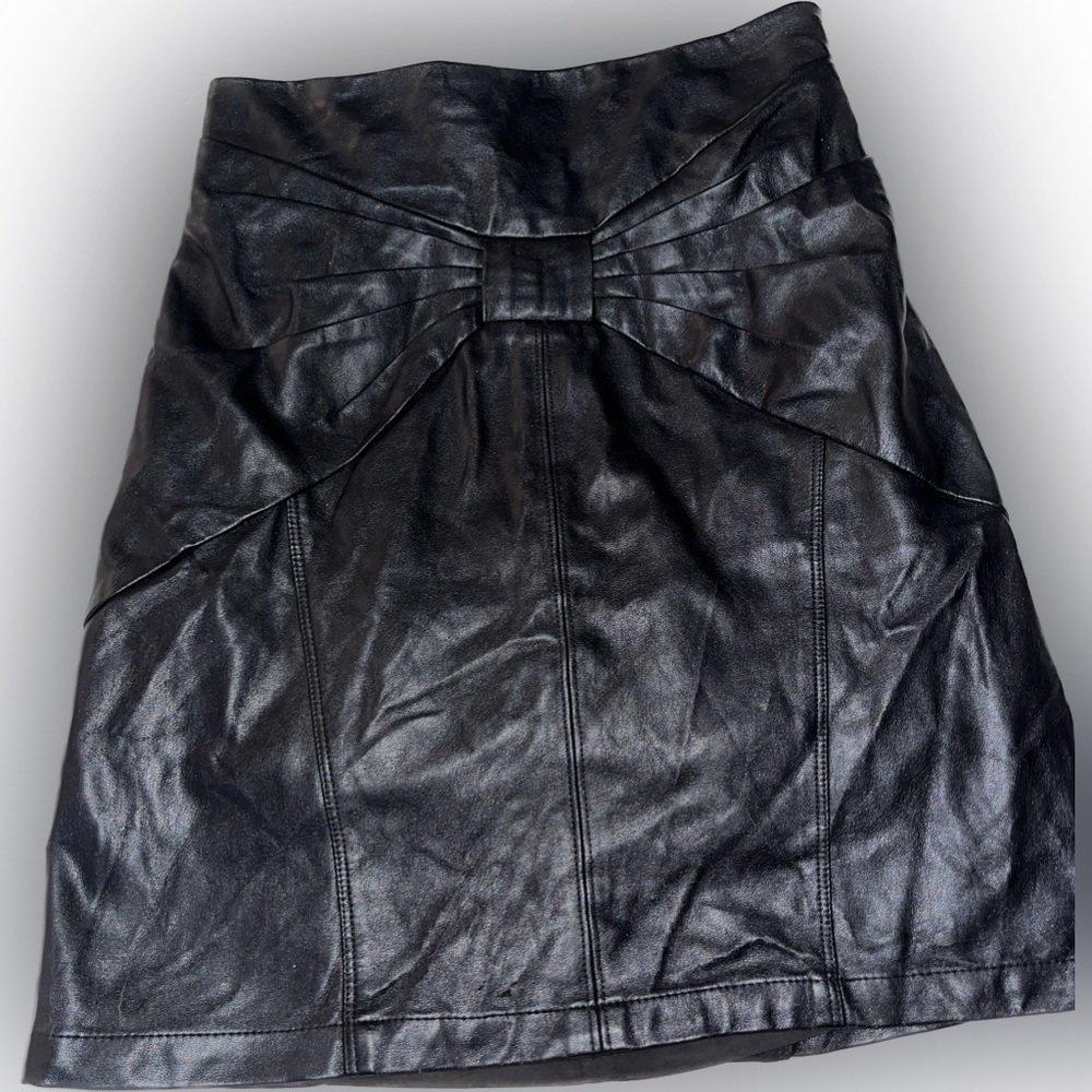 BEBE Womans high waisted leather skirt size 00